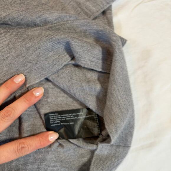 Theory Men’s gray sweater soft regal wool lightweight. Size XL. Crew neck. - Picture 6 of 7